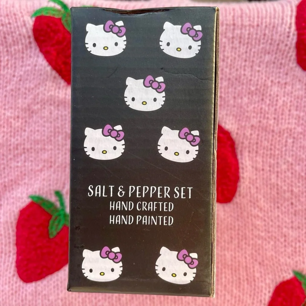 Sanrio Hello Kitty Halloween Pumpkin and Black Cat Ceramic Salt and Pepper Set